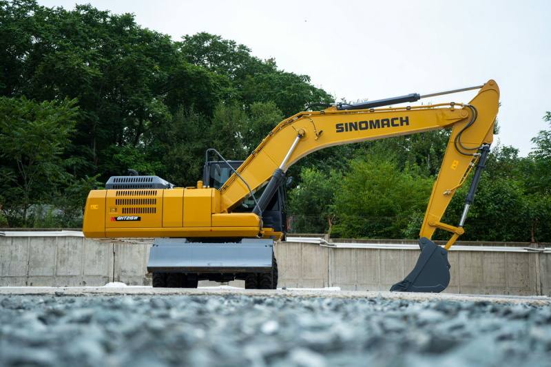 Колесный экскаватор SINOMACH GHT215W
