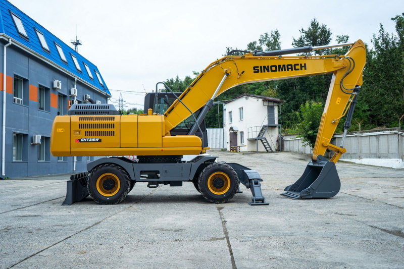 Колесный экскаватор SINOMACH GHT215W