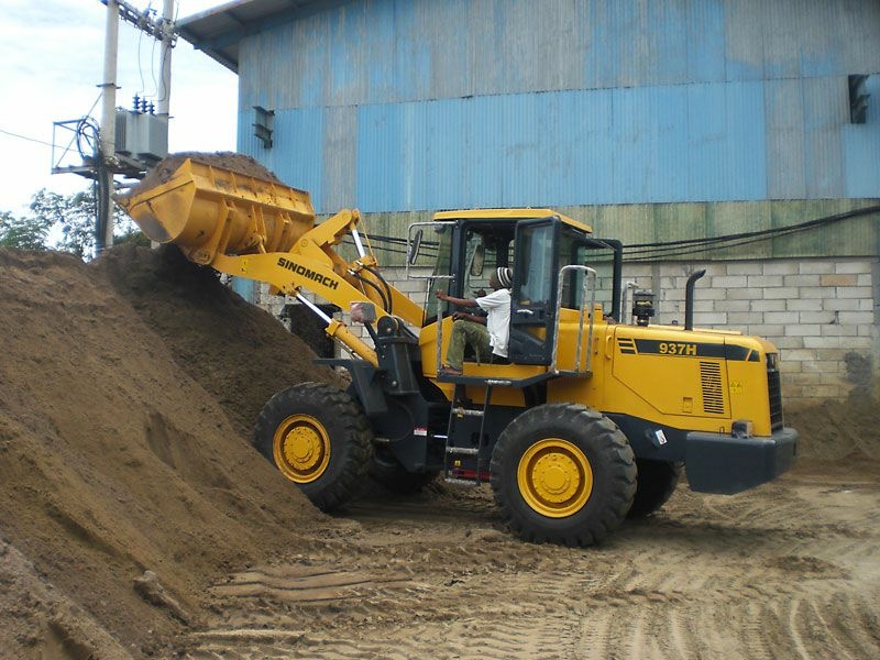 Фронтальный погрузчик SINOMACH 937H, двигатель Cummins 6BT5.9-C130 / WeiChai WP6G125E22