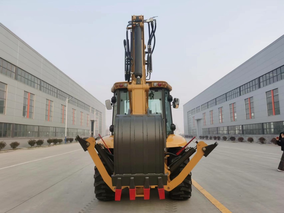 Экскаватор-погрузчик SADIN 388N-K, эксплуатационная масса 8100 ± 50 кг