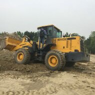 Фронтальный погрузчик SINOMACH 947H, двигатель Cummins 6BTA5.9-C180