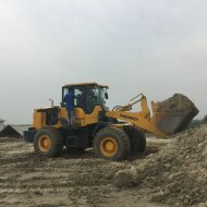 Фронтальный погрузчик SINOMACH 947H, двигатель Cummins 6BTA5.9-C180