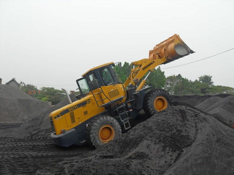Фронтальный погрузчик SINOMACH 947H, двигатель Cummins 6BTA5.9-C180