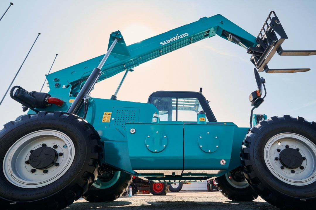 Телескопический погрузчик Sunward SWTH3007, грузоподъемность 3000 кг