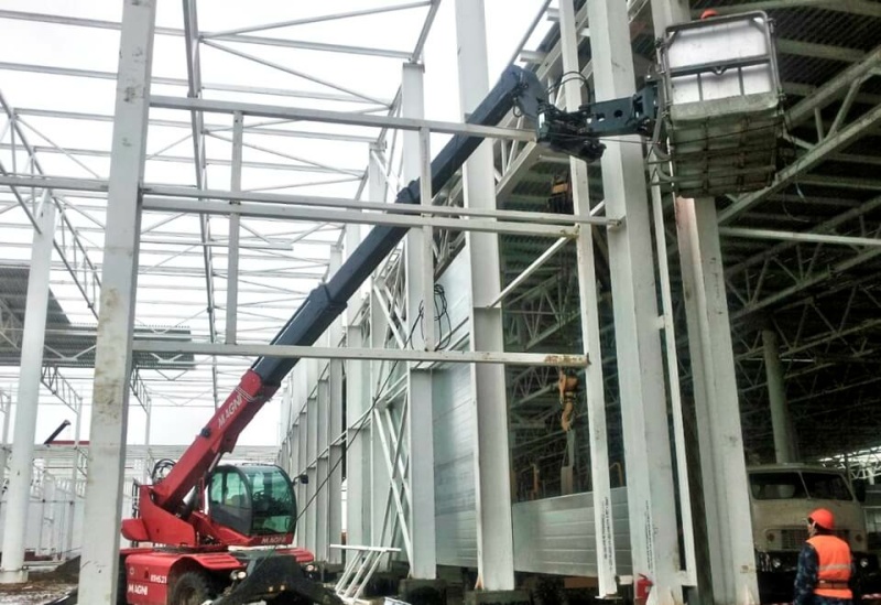 Поворотный телескопический погрузчик MAGNI RTH 6.35