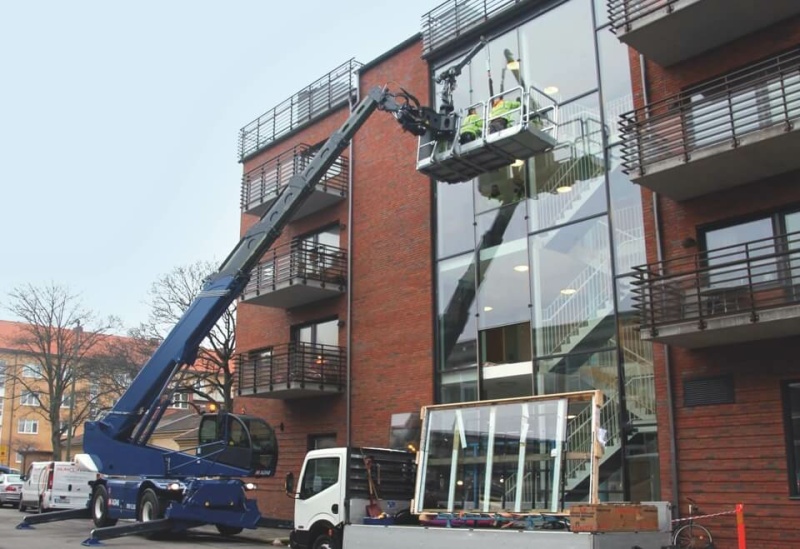 Поворотный телескопический погрузчик MAGNI RTH 6.35