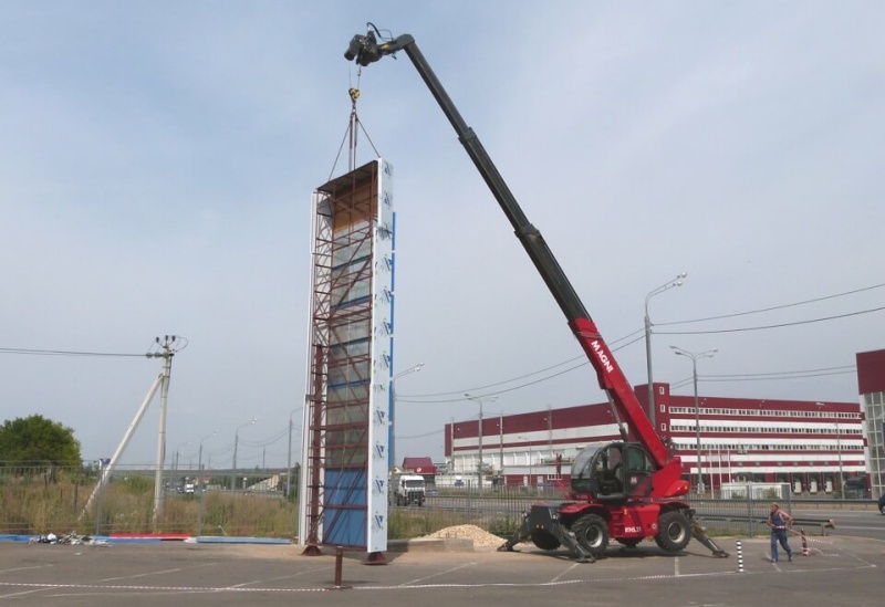 Поворотный телескопический погрузчик MAGNI RTH 4.18