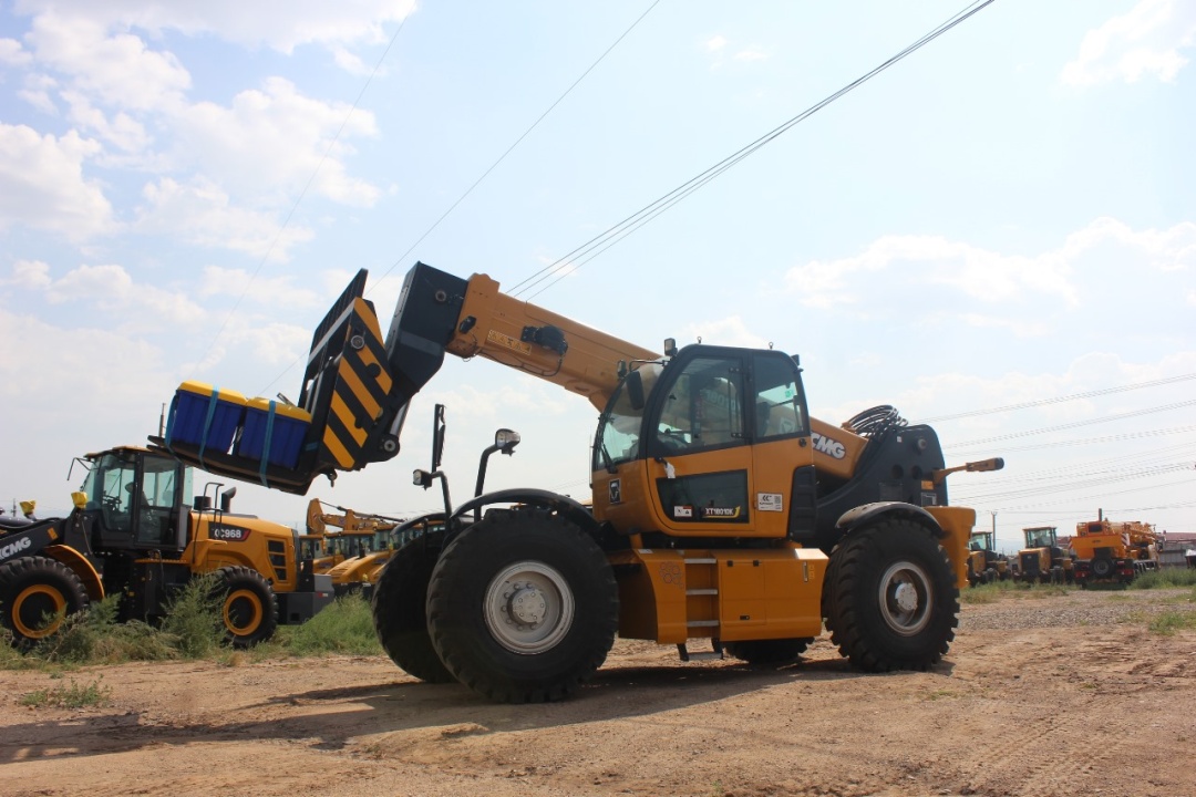 тяжёлый телескопический погрузчик XCMG XT18010K, грузоподъемность 18000 кг