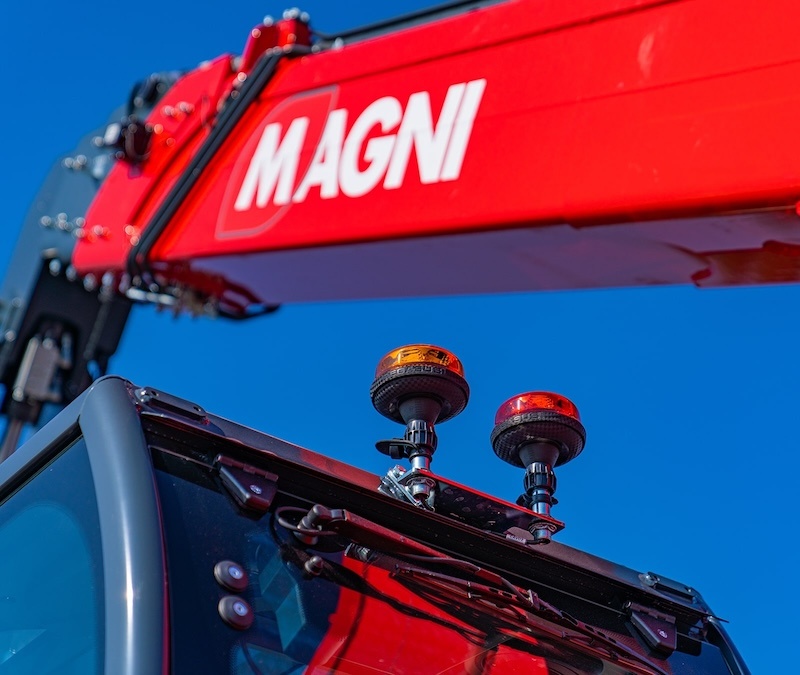 Телескопический погрузчик MAGNI RTH 8.39, грузоподъемность 8000 кг