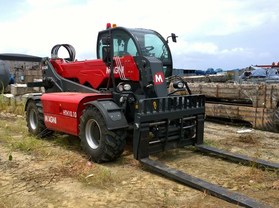 Тяжелый телескопический погрузчик MAGNI HTH 10.10, грузоподъемность 10000 кг