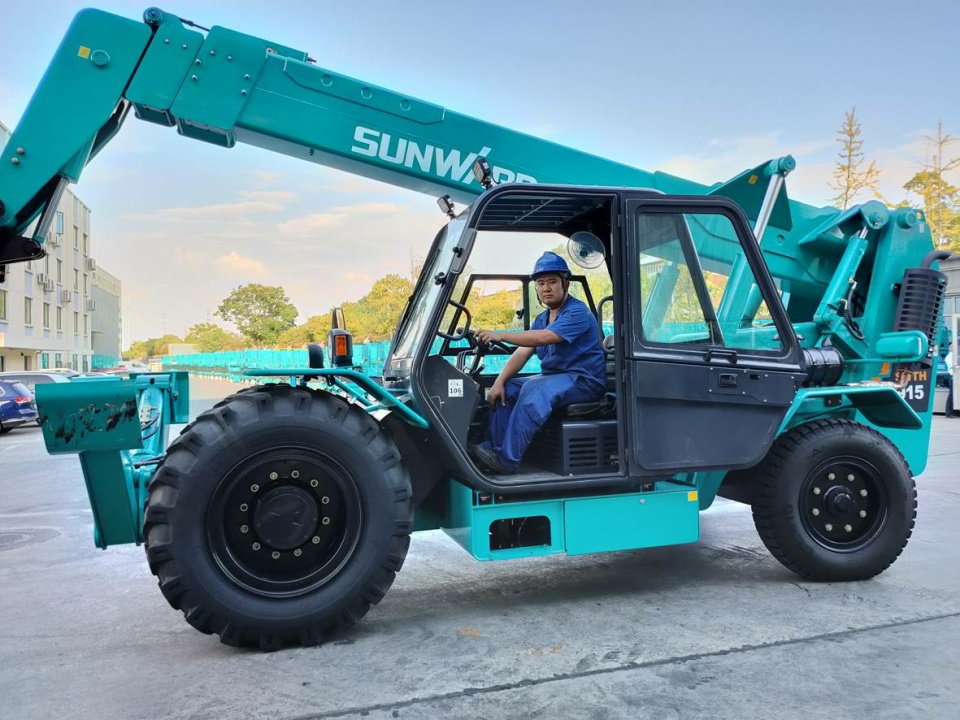 Телескопический погрузчик Sunward SWTH3915, грузоподъемность 4000 кг