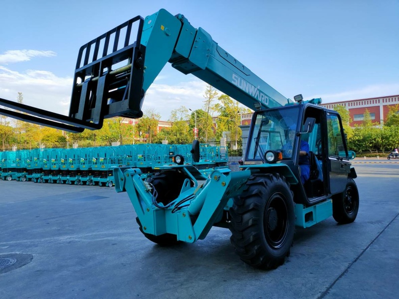 Телескопический погрузчик SUNWARD SWTH3915