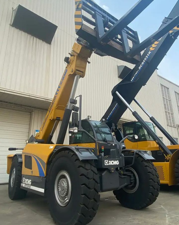 тяжёлый телескопический погрузчик XCMG XTF23010K, грузоподъемность 23000 кг