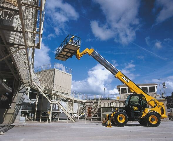 Телескопический погрузчик JCB 540-170, грузоподъемность 4000 кг