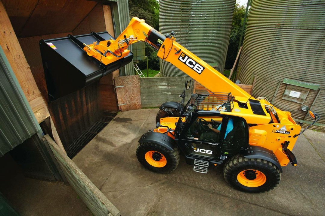 Телескопический погрузчик JCB 560-80, грузоподъемность 6000 кг