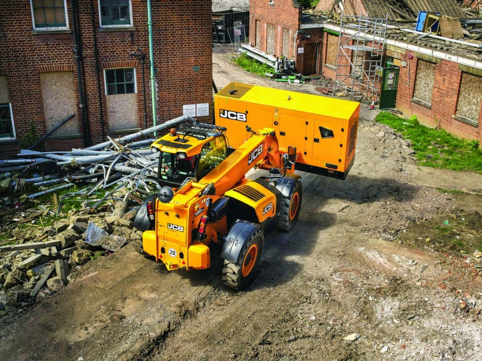 Телескопический погрузчик JCB 560-80, грузоподъемность 6000 кг