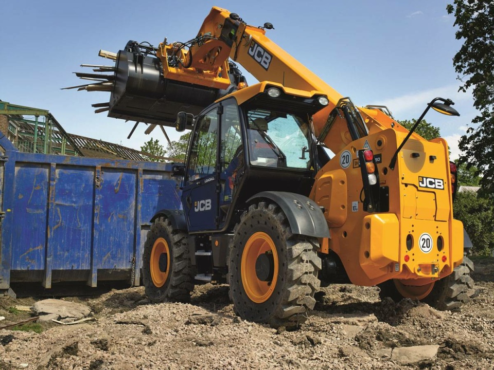 Телескопический погрузчик JCB 560-80, грузоподъемность 6000 кг