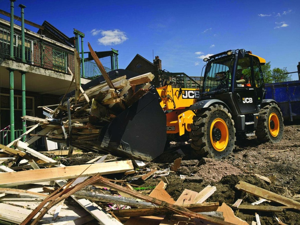 Телескопический погрузчик JCB 560-80, грузоподъемность 6000 кг
