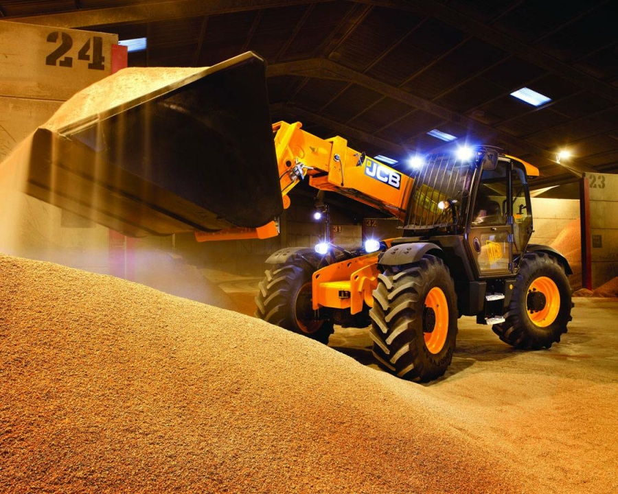 Телескопический погрузчик JCB 560-80, грузоподъемность 6000 кг