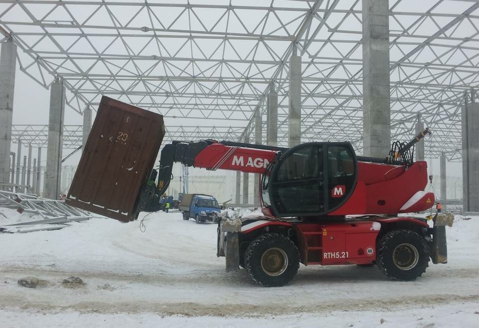 Поворотный телескопический погрузчик MAGNI RTH 6.23, грузоподъемность 6000 кг