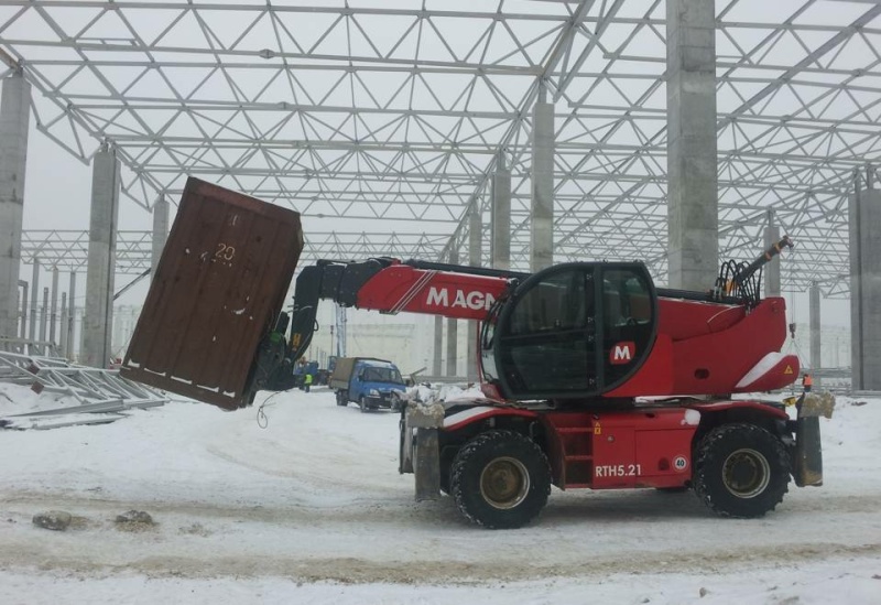 Поворотный телескопический погрузчик MAGNI RTH 6.23