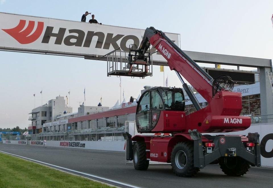 Поворотный телескопический погрузчик MAGNI RTH 6.23, грузоподъемность 6000 кг