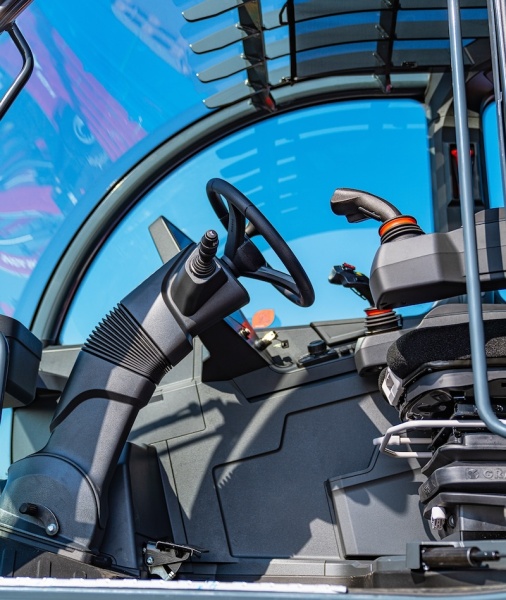 Телескопический погрузчик MAGNI RTH 6.22