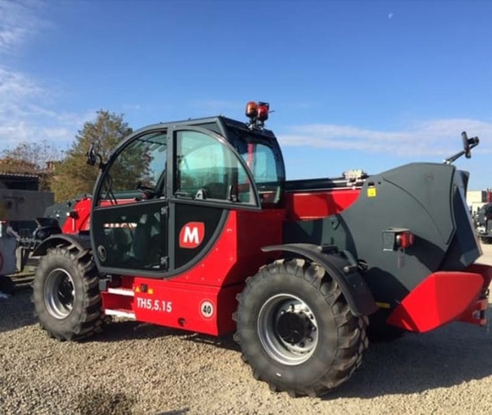 Фронтальный телескопический погрузчик MAGNI TH 5.24