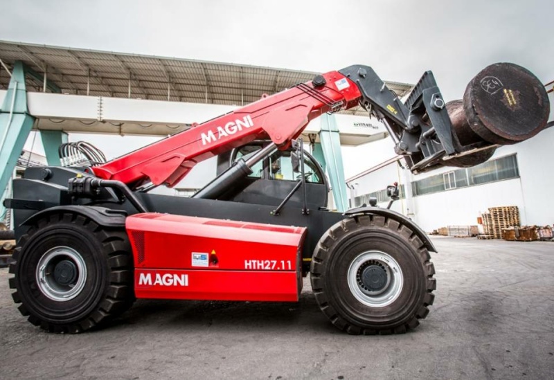 Тяжелый телескопический погрузчик MAGNI HTH 27.11