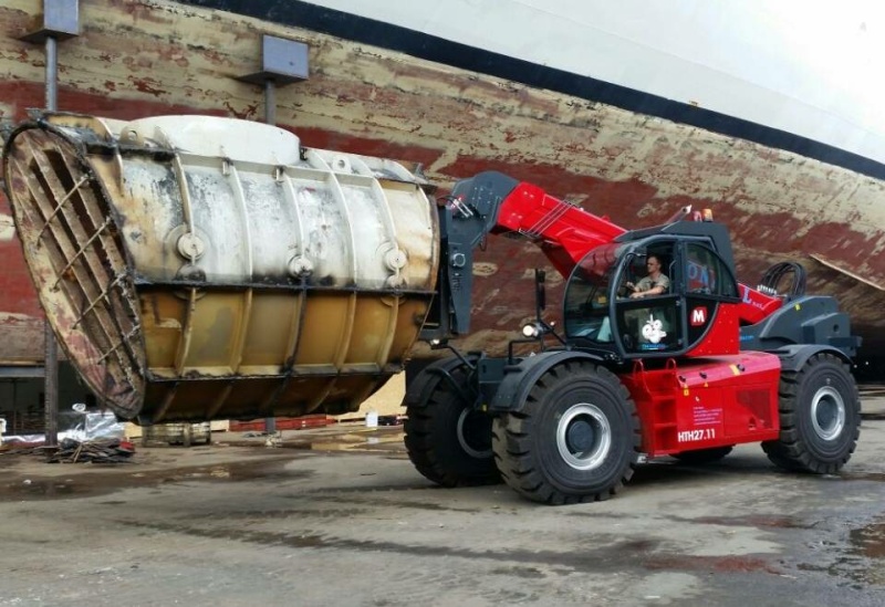 Тяжелый телескопический погрузчик MAGNI HTH 27.11