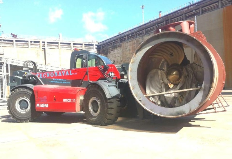 Тяжелый телескопический погрузчик MAGNI HTH 27.11