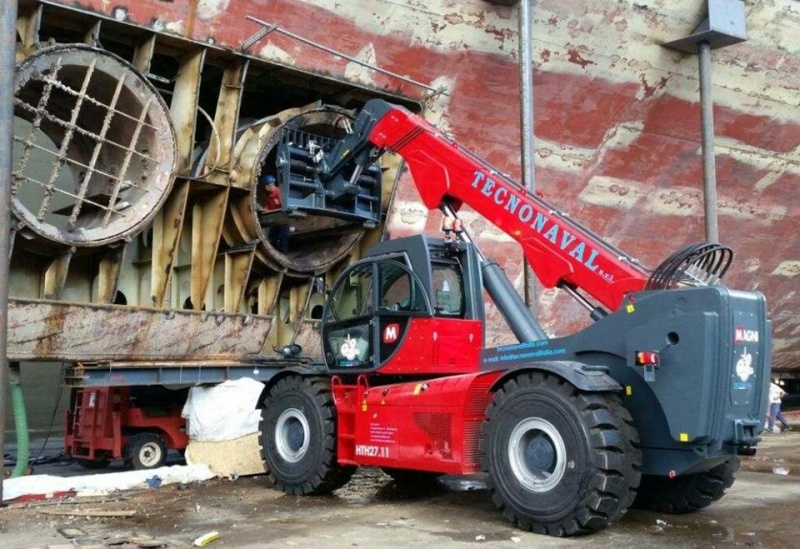 Тяжелый телескопический погрузчик MAGNI HTH 27.11