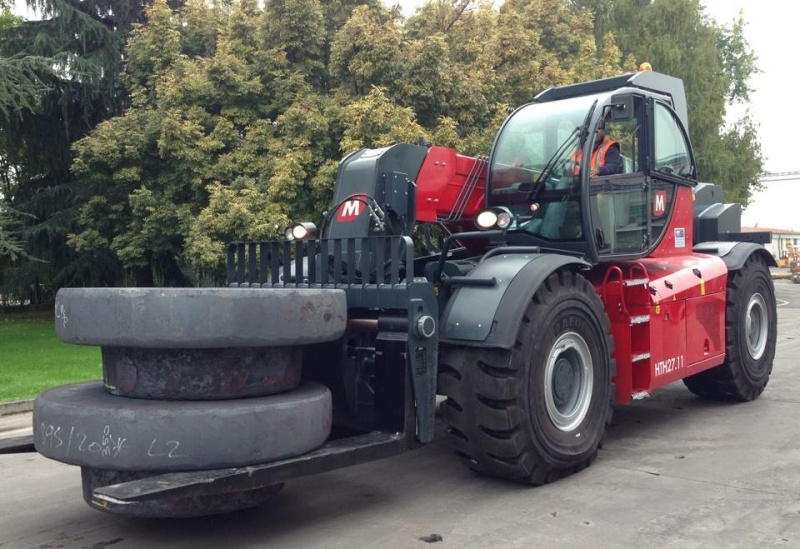 Тяжелый телескопический погрузчик MAGNI HTH 27.11