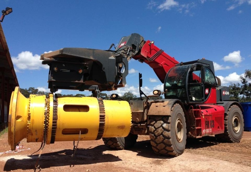 Тяжелый телескопический погрузчик MAGNI HTH 30.12