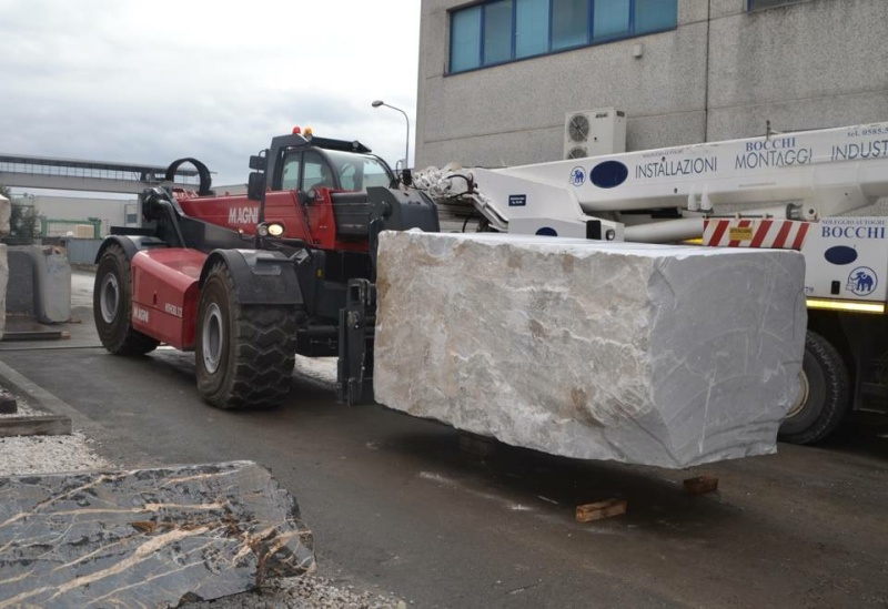 Тяжелый телескопический погрузчик MAGNI HTH 30.12