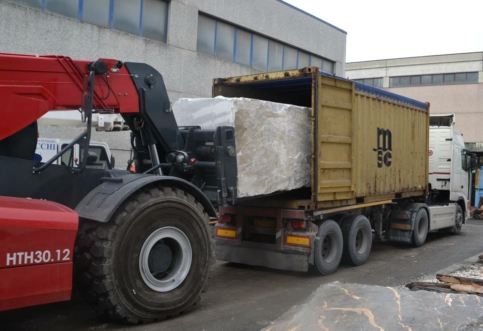 Тяжелый телескопический погрузчик MAGNI HTH 30.12, грузоподъемность 30000 кг