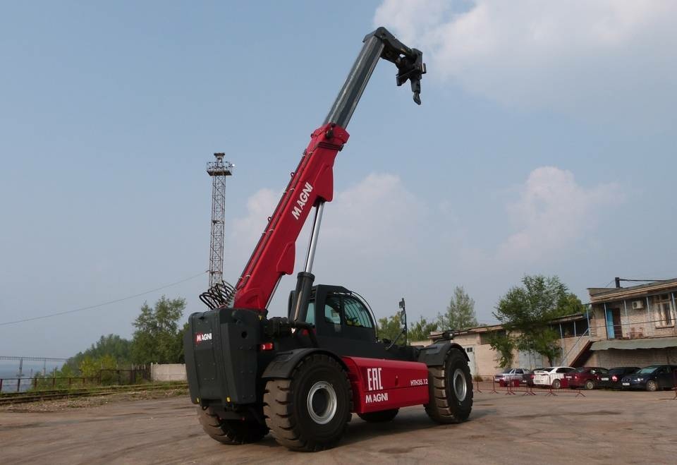 Тяжелый телескопический погрузчик MAGNI HTH 35.12, грузоподъемность 35000 кг