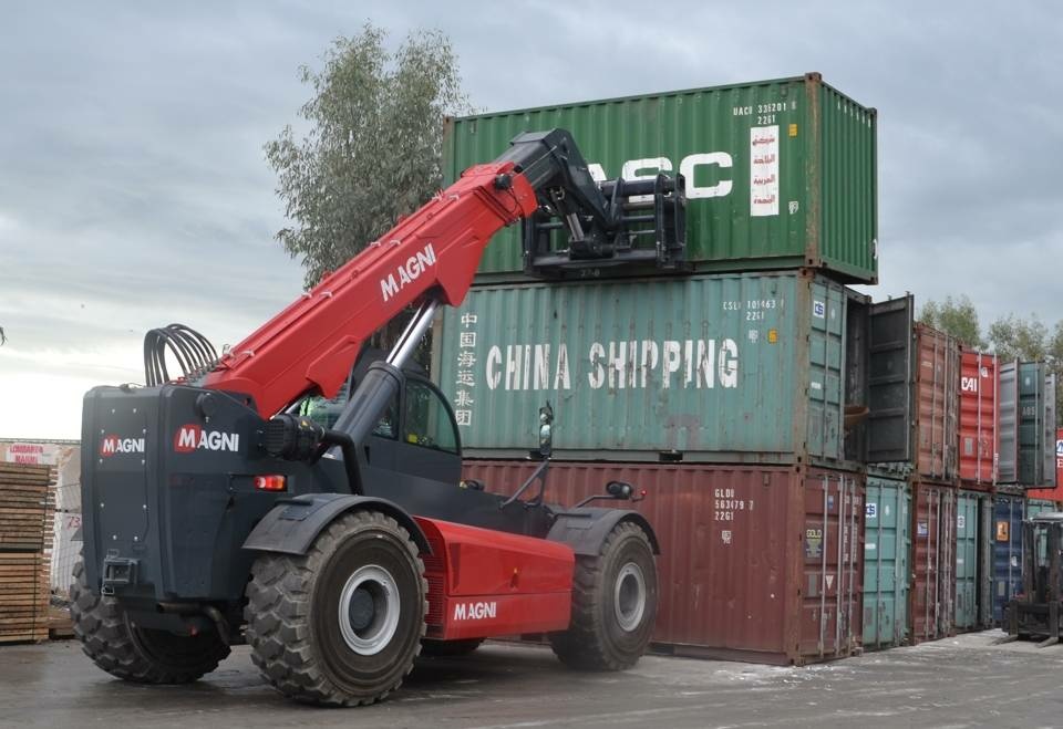Тяжелый телескопический погрузчик MAGNI HTH 35.12, грузоподъемность 35000 кг
