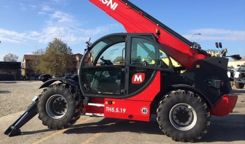 Фронтальный телескопический погрузчик MAGNI TH 6.20