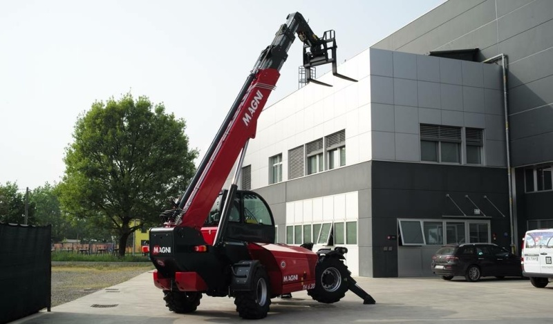 Фронтальный телескопический погрузчик MAGNI TH 6.20