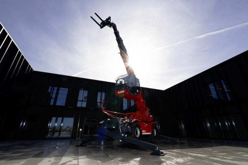 Телескопический погрузчик MAGNI RTH 6.31 EC