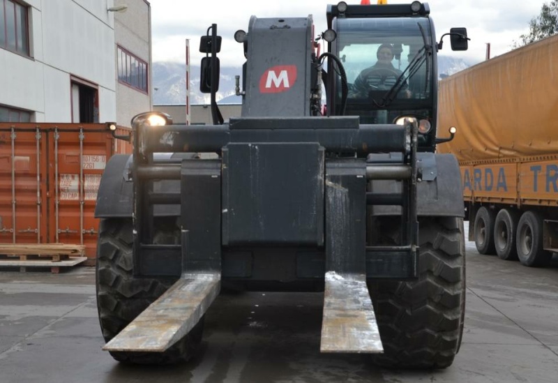 Тяжелый телескопический погрузчик MAGNI HTH 50.14