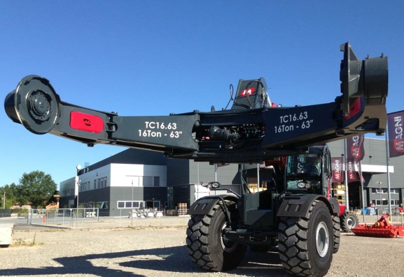 Тяжелый телескопический погрузчик MAGNI HTH 50.14