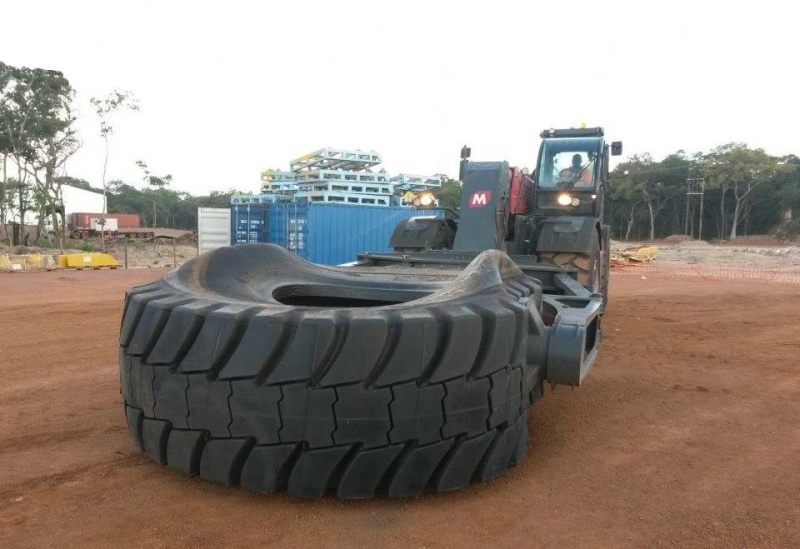 Тяжелый телескопический погрузчик MAGNI HTH 50.14