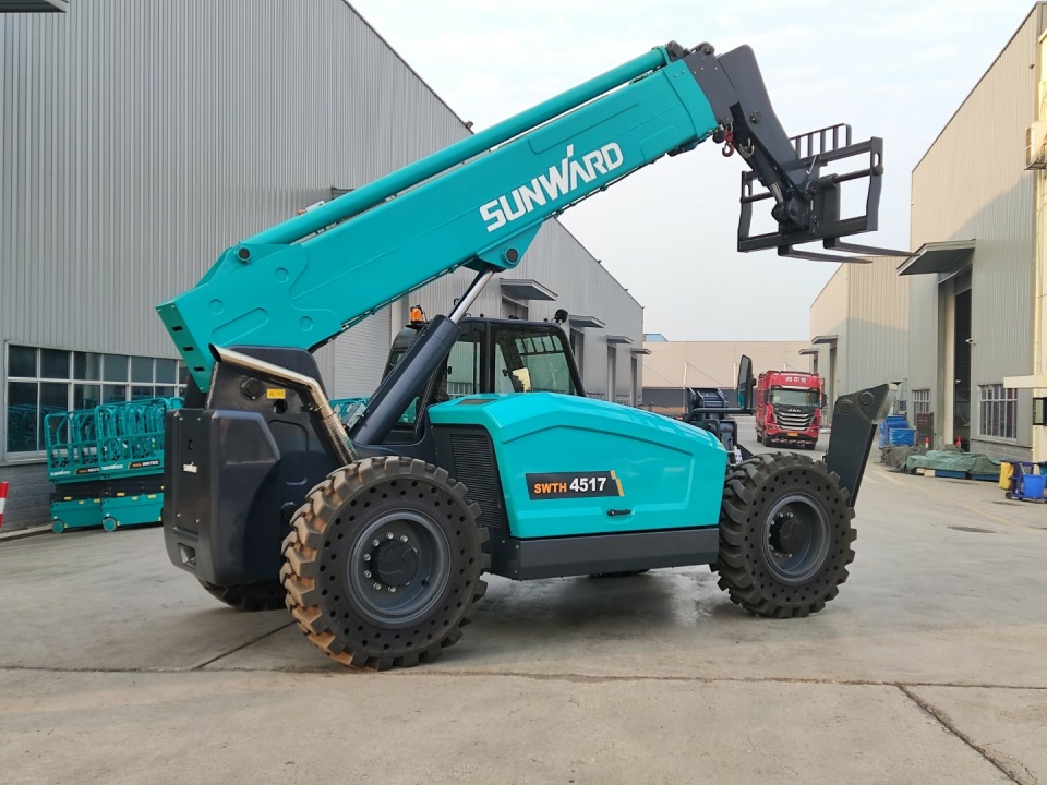 Телескопический погрузчик Sunward SWTH4517, грузоподъемность 4536 кг