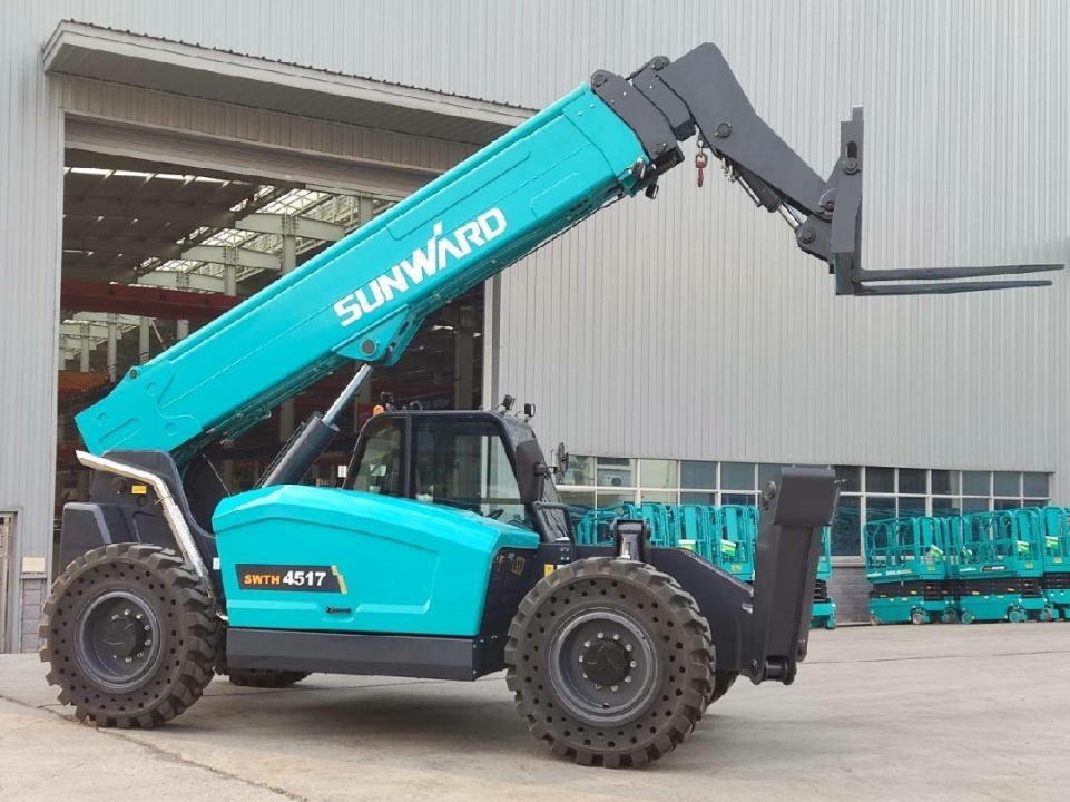 Телескопический погрузчик Sunward SWTH4517, грузоподъемность 4536 кг