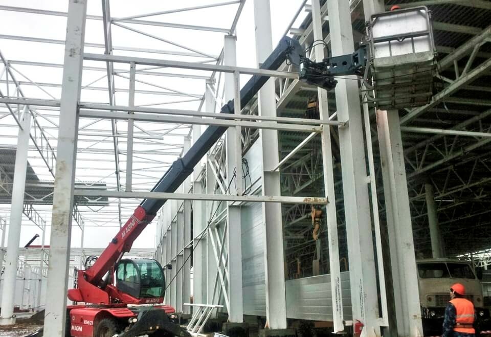 Поворотный телескопический погрузчик MAGNI RTH 6.46, грузоподъемность 6000 кг