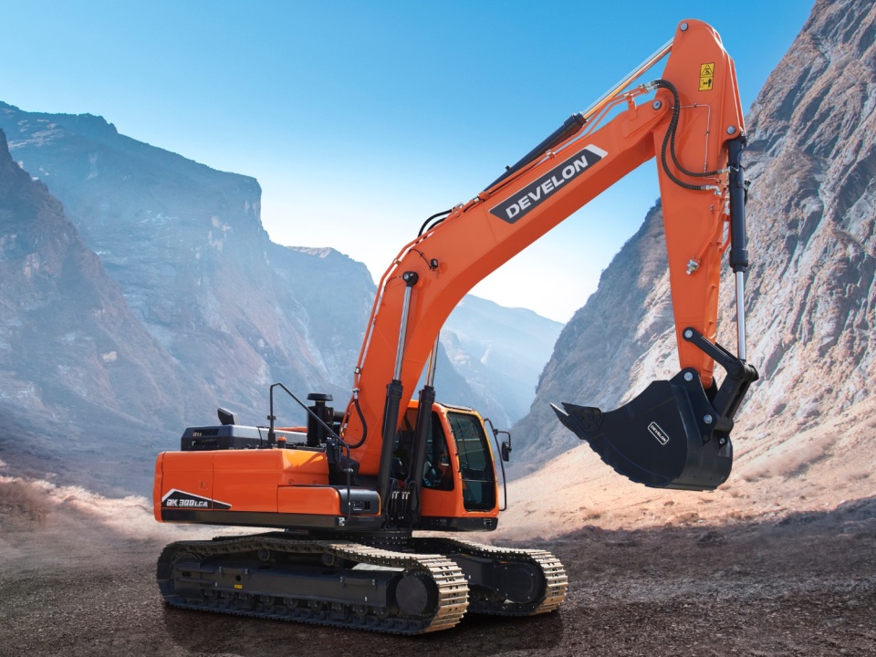 Гусеничный экскаватор DEVELON DX300LCA-7M, мощность двигателя 205 л.с.