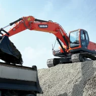 Гусеничный экскаватор DEVELON DX210-7M, мощность двигателя 157 л.с.