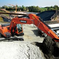 Гусеничный экскаватор DEVELON DX210-7M, мощность двигателя 157 л.с.